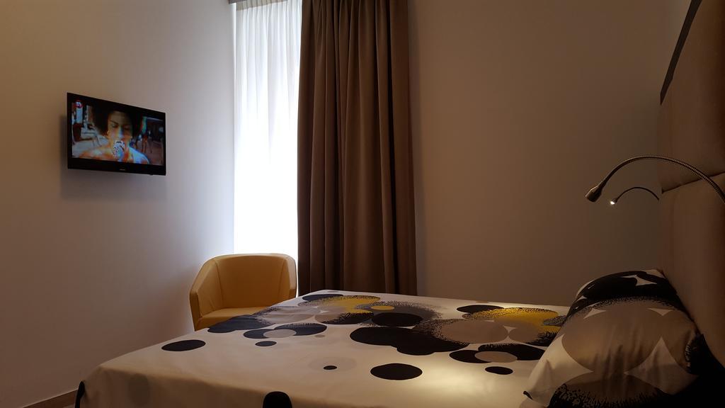 Una Finestra Su Monti Rom Exterior foto